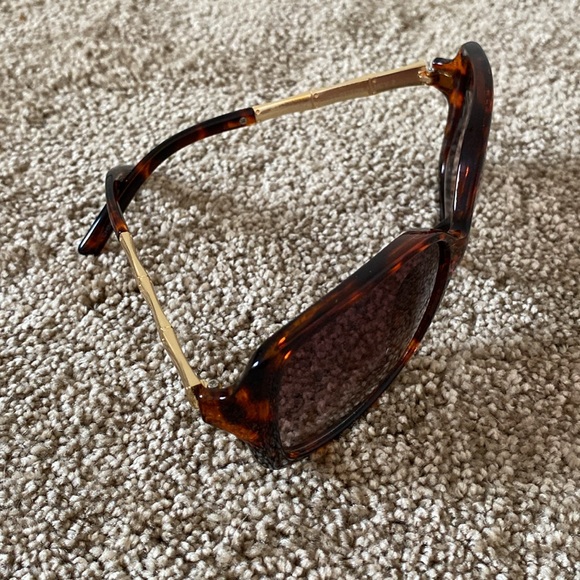 NEW- Tortoise Jackie-o Sunglasses - Picture 4 of 10